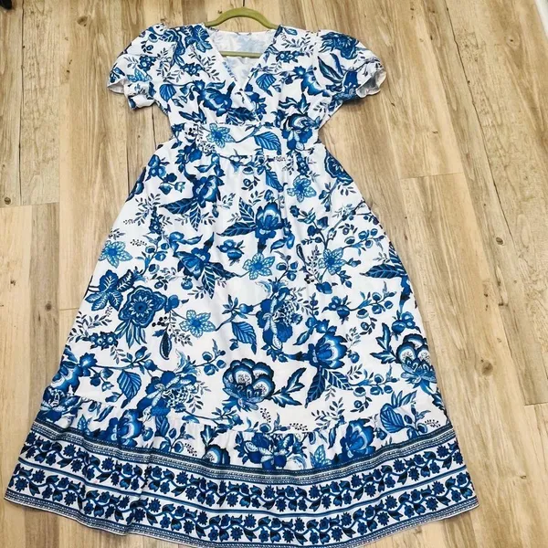 Boutique floral Blue Vintage Print V-Neck maxi dress size medium - Image 5