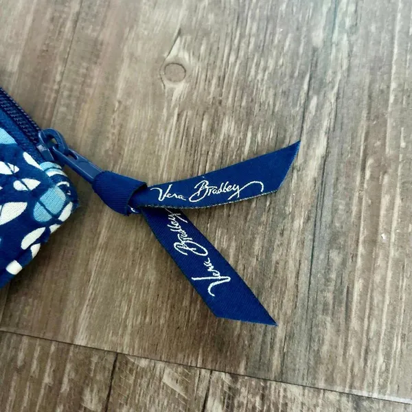 Vera Bradley Blue and White Floral Change Purse - Image 4