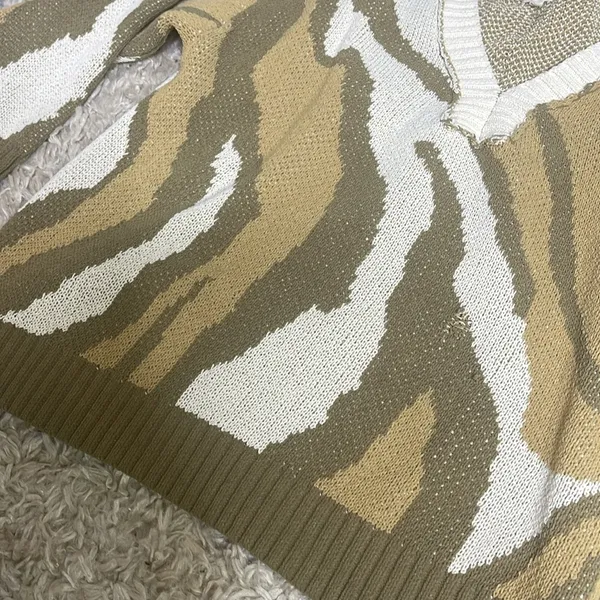 Pol distressed animal print green tan white large bulky sweater - Image 5