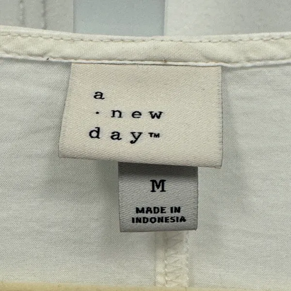 A New Day White V-Neck Puff Sleeve Blouse Medium Cotton Rayon Top Boho Casual - Image 6