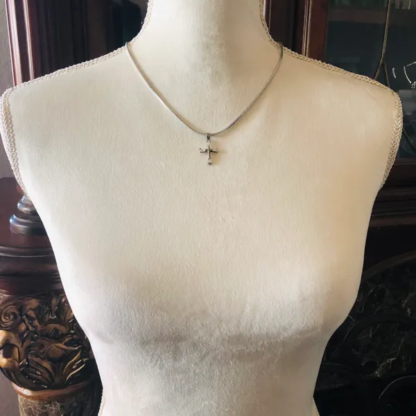 Vintage tapered baguette cubic zirconia 925 cross pendant on chain - Image 5