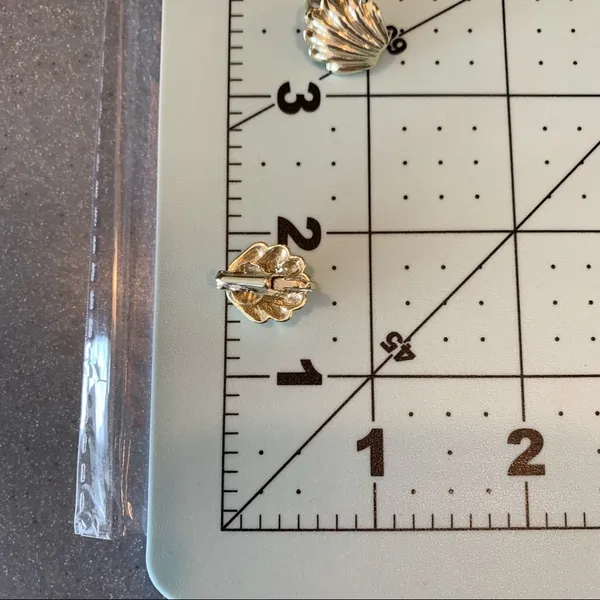 Vintage Gold Color Shell Shaped Clip-On Earrings - Image 6