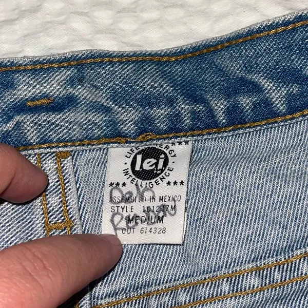 Vintage L.E.I. Light Blue Jean Shorts Size Medium - Image 3
