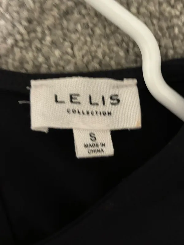 Le Lis Black Short-Sleeve Open Back Bodysuit - Image 3