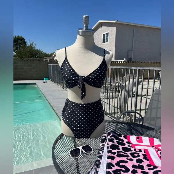 Amazon 🔥🔥High Waisted Two Pieces Polka Dots Swimsuit - Image 2