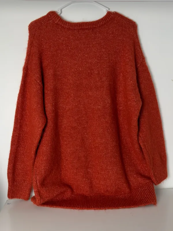 Old Navy Women's Burnt Orange Crewneck Sweater - Image 5