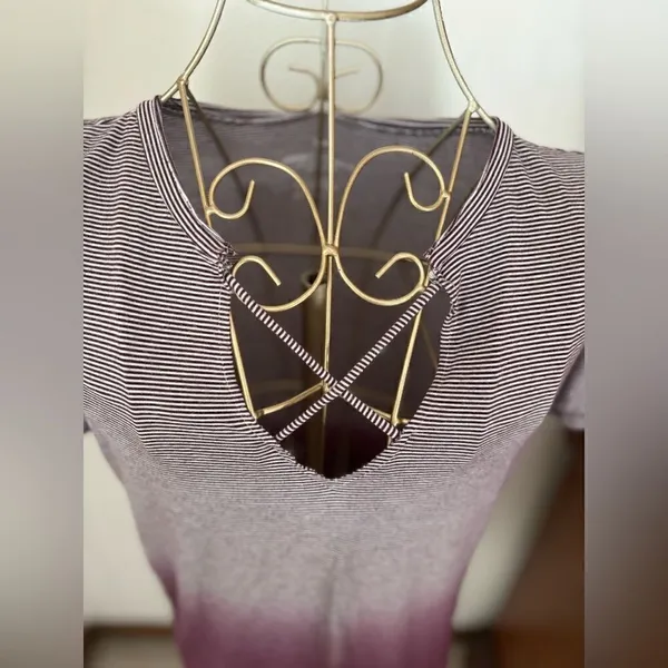 American Eagle Outfitters Crisscross V-Neck Ombre Stripe Tee Size XS - Image 5