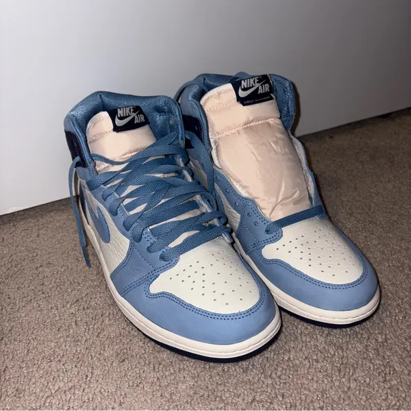 NWT Women’s Jordan 1 Retro High OG in Blue and White Size: 9 - Image 5