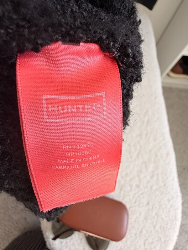 Hunter Black Beanie Boucle Teddy Texture Like New - Image 3