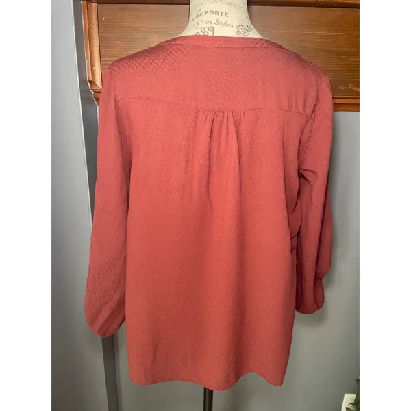 Maeve Anthropologie Rust Red Smocked Shoulder Button Front‎ Blouse Size 4 - Image 3