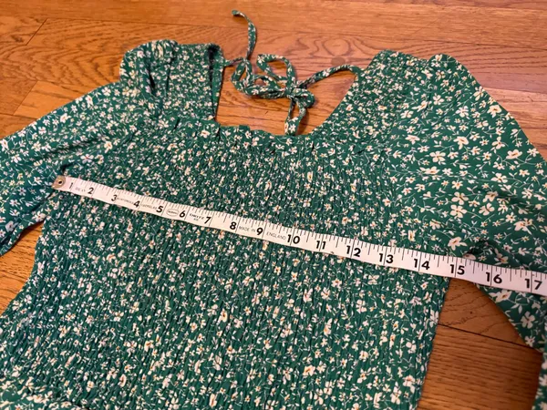 Green peplum-style blouse with a ditsy floral print size M - Image 8