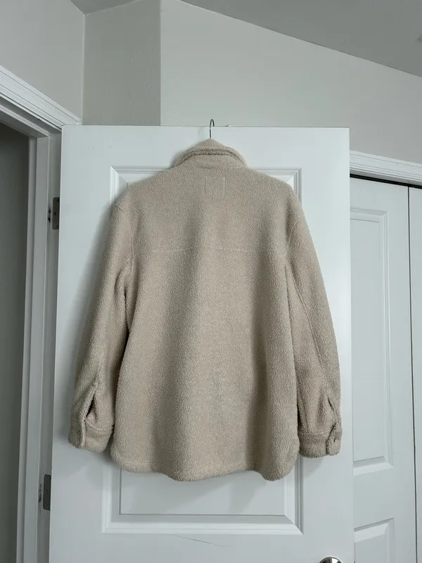 Abercrombie & Fitch Women’s Cream Sherpa Jacket Size Medium - Image 7