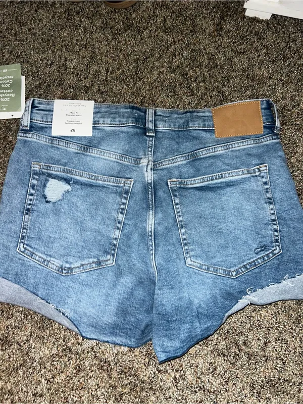 H&M mom fit blue denim shorts size 12 NWT#denim - Image 2