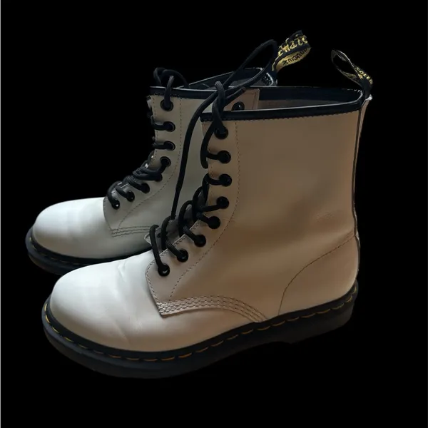 NWOT doc martens White Lace-Up Boots with Black Accents 11821 jyoo4 size 8 - Image 9