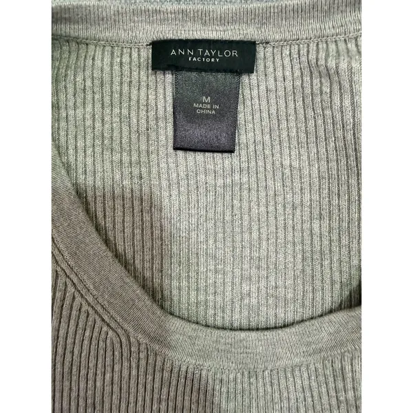 Ann Taylor Factory Heather Gray Ribbed Sweater with Ruffle Sleeves – Size Medium - Image 4