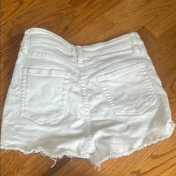 H&M Classic White Jean Shorts - Image 4
