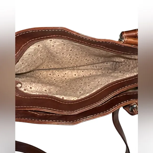 Vintage • Beautiful Embossed Leather Shoulder Bag • Made in Paraguay - Image 7