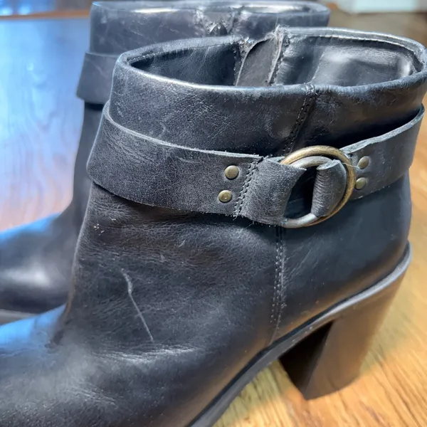 Crevo Kathryn Black Leather Block Heel Ankle Boots Moto Ring Strap Womens 8.5 - Image 7
