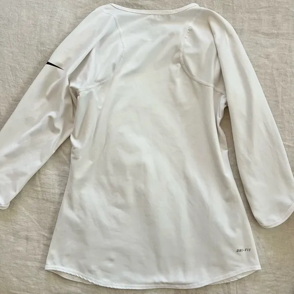 Nike 3/4 Sleeve Top - Image 2