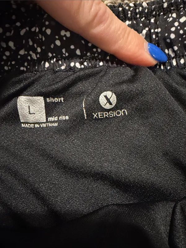 Xersion Women’s Black & White Mid Rise Activewear Shorts Large - Image 4