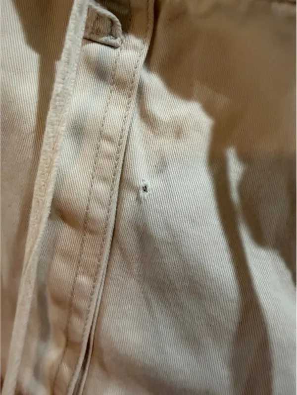 Abercrombie & Fitch Beige Shorts with Drawstring Waist Size Medium - Image 3