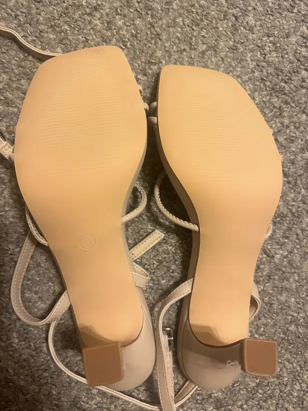Tan Heels Size 8 - Image 3