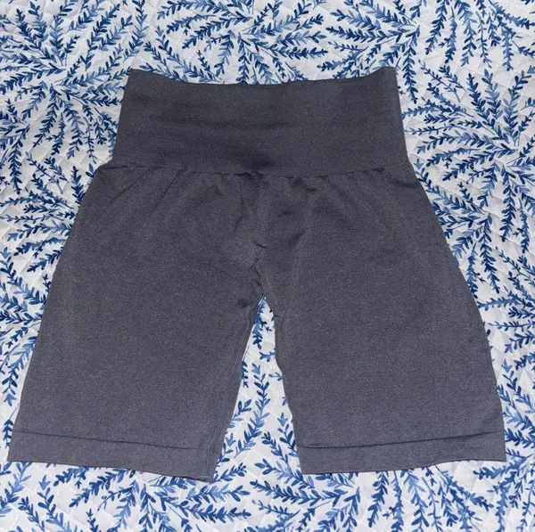Gray biker shorts  - Image 2
