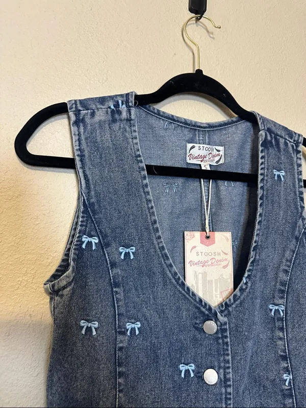 STOOSH VINTAGE DENIM VEST With Embroidered Bows Size Small NWT‎ - Image 3