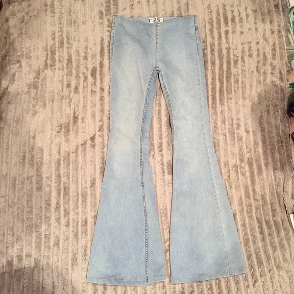 We The Free‎ Women's Light Wash Flare Jeans Size 25 High Rise Bell Bottom - Image 2