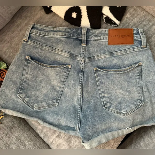 Lucky Brand Curvy High Rise Short Size 8- Worn Once!! - Image 2