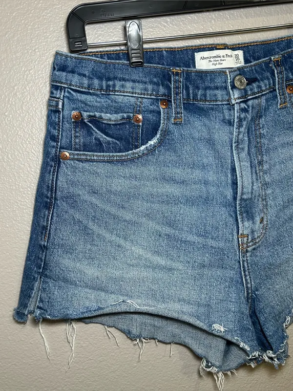 Abercrombie & Fitch The Mom High Rise Denim Shorts Women’s Size 30 / 10 - Image 2