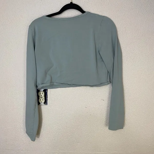 Forever 21 Sage Green Long Sleeve Cropped V-Neck Top - Image 4