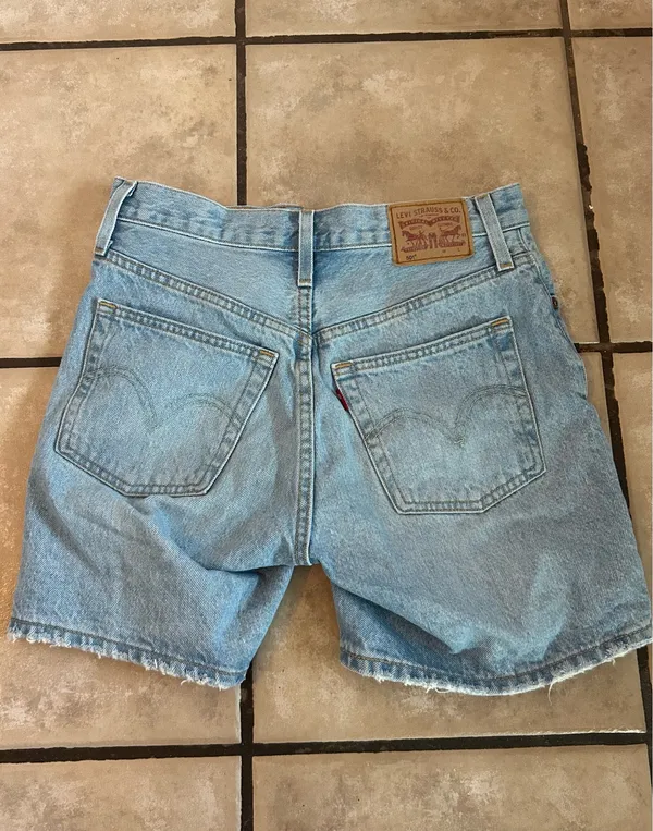 Levi’s Shorts 501 Mid-Thigh - Image 2