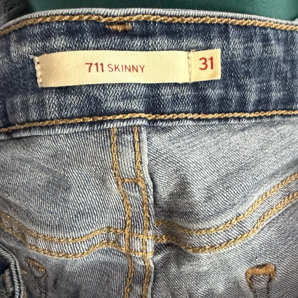 Levi’s 711 Mid Rise Skinny Jeans Size 31. Inseam 29in - Image 5