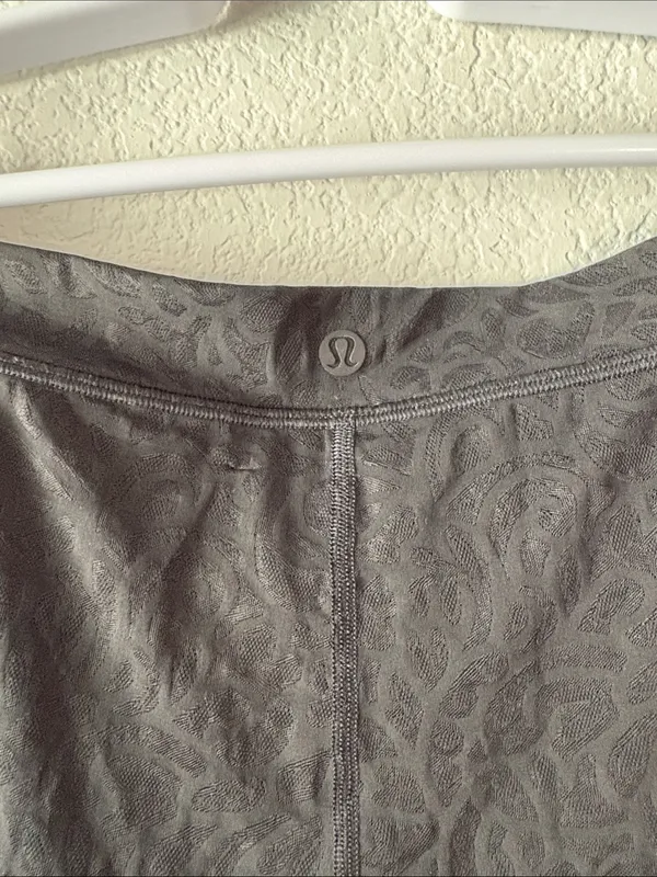 Lululemon Women's Paisley Lace Jacquard High-Rise Flared Pant XL - Image 3