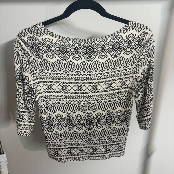 American Rag White and Black Geometric Patterned Crop Top - Image 5