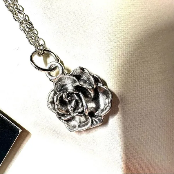 Silver tone rose pendant necklace - Image 7