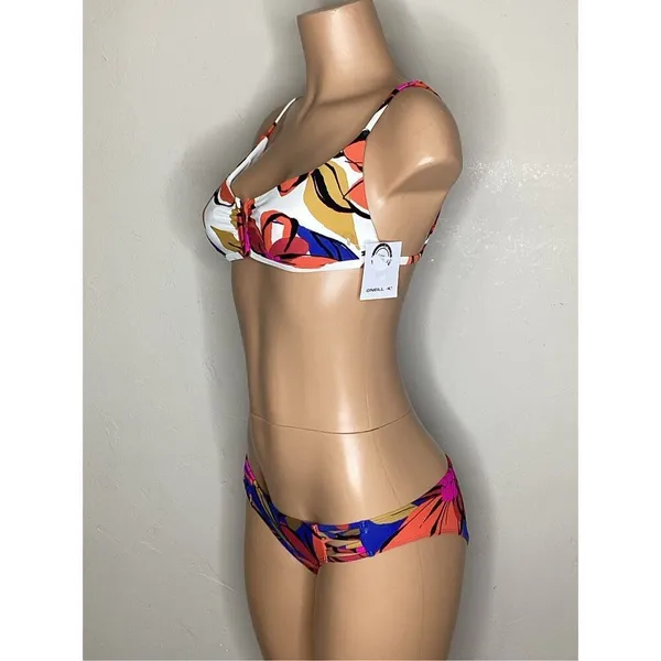 New. O’Neill floral bikini. M-top/S-bottom. Retails $129 - Image 6