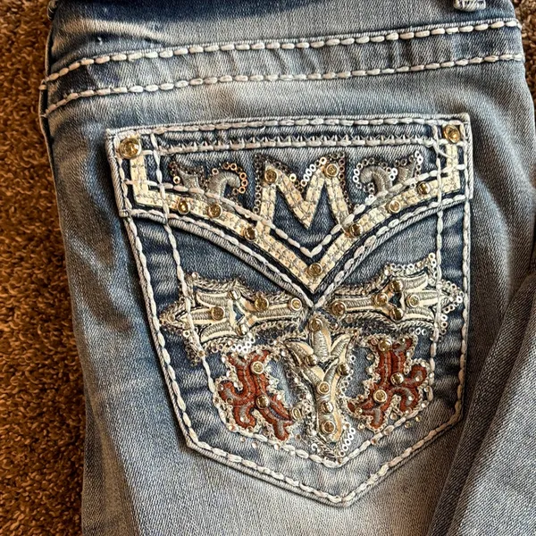 Stylish Light Blue Boot Cut Jeans for Women - Image 6