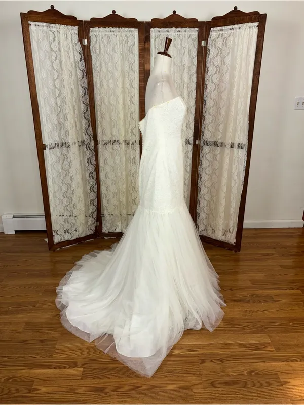 Gorgeous Galina Strapless Tulle Wedding Gown & Veil - Image 7