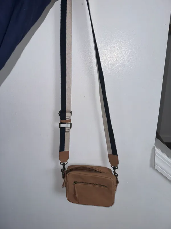 Universal Threads Women’s Crossbody Purse - Image 2