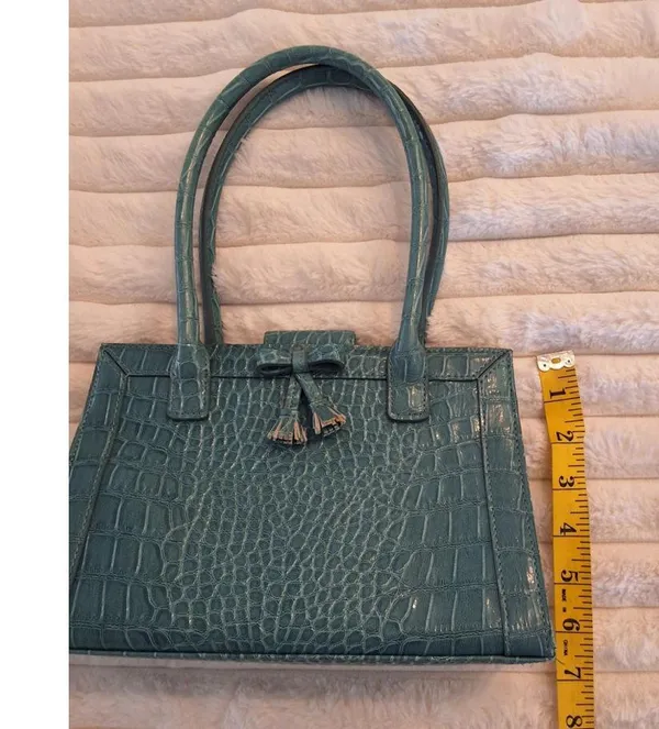 Liz Claiborne NWOT Accessories Teal Croc Embossed Mini Handbag Bow & Tassel - Image 7