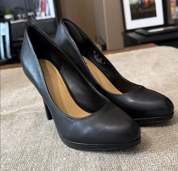 BLEEKER AND BOND Celeste Classic Black Leather Heels Pumps Size 8 - Image 3