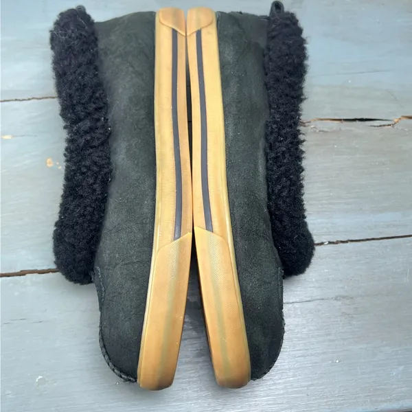 UGG Australia 1871 Black Suede Shearling Lined Slippers Womens 8 Gum Sole Shoes - Image 8
