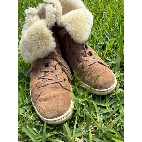UGG High Top Suede Sneakers Size 6 - Image 3