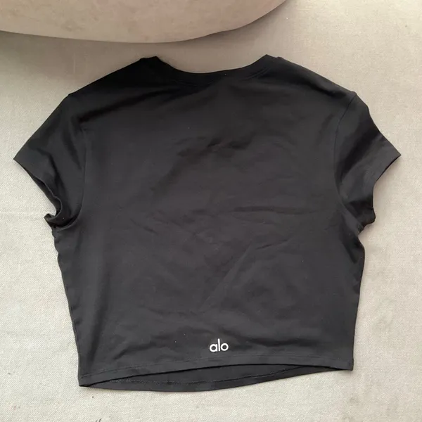 Alo Yoga Alosoft Crop Finesse Short Sleeve Black S - Image 4
