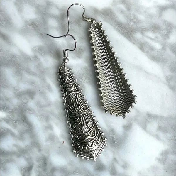 Moda Tibetan Silver Dangle Earrings - Image 3