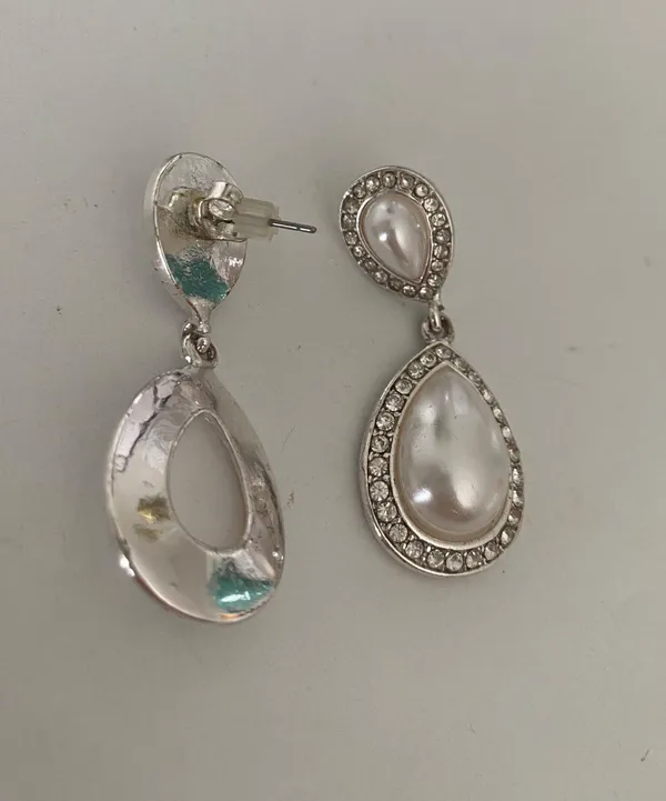 Dangle Pearl Earrings Silver - Image 4