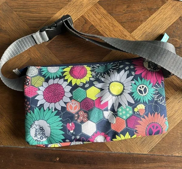 Lily Bloom Fanny pack bag - Image 2
