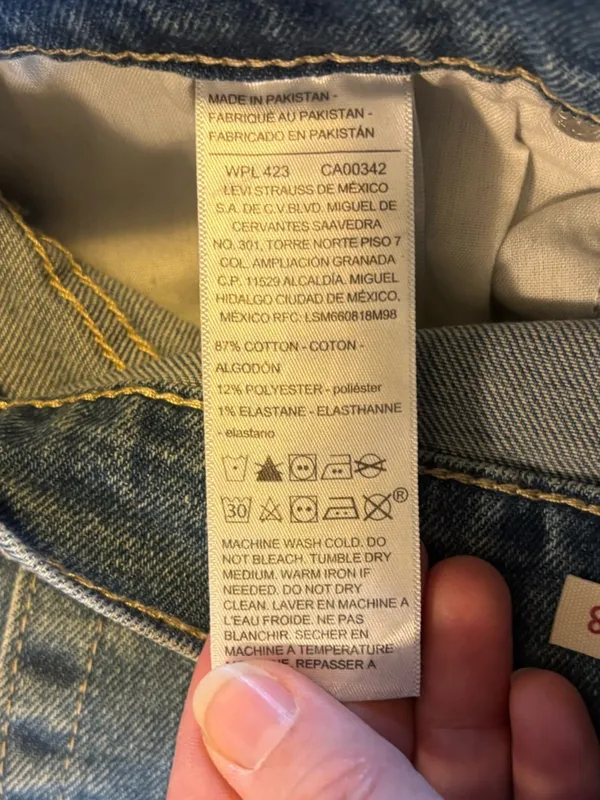NWT Levi’s women’s Vintage High Rise Straight jeans sz 8 - Image 4